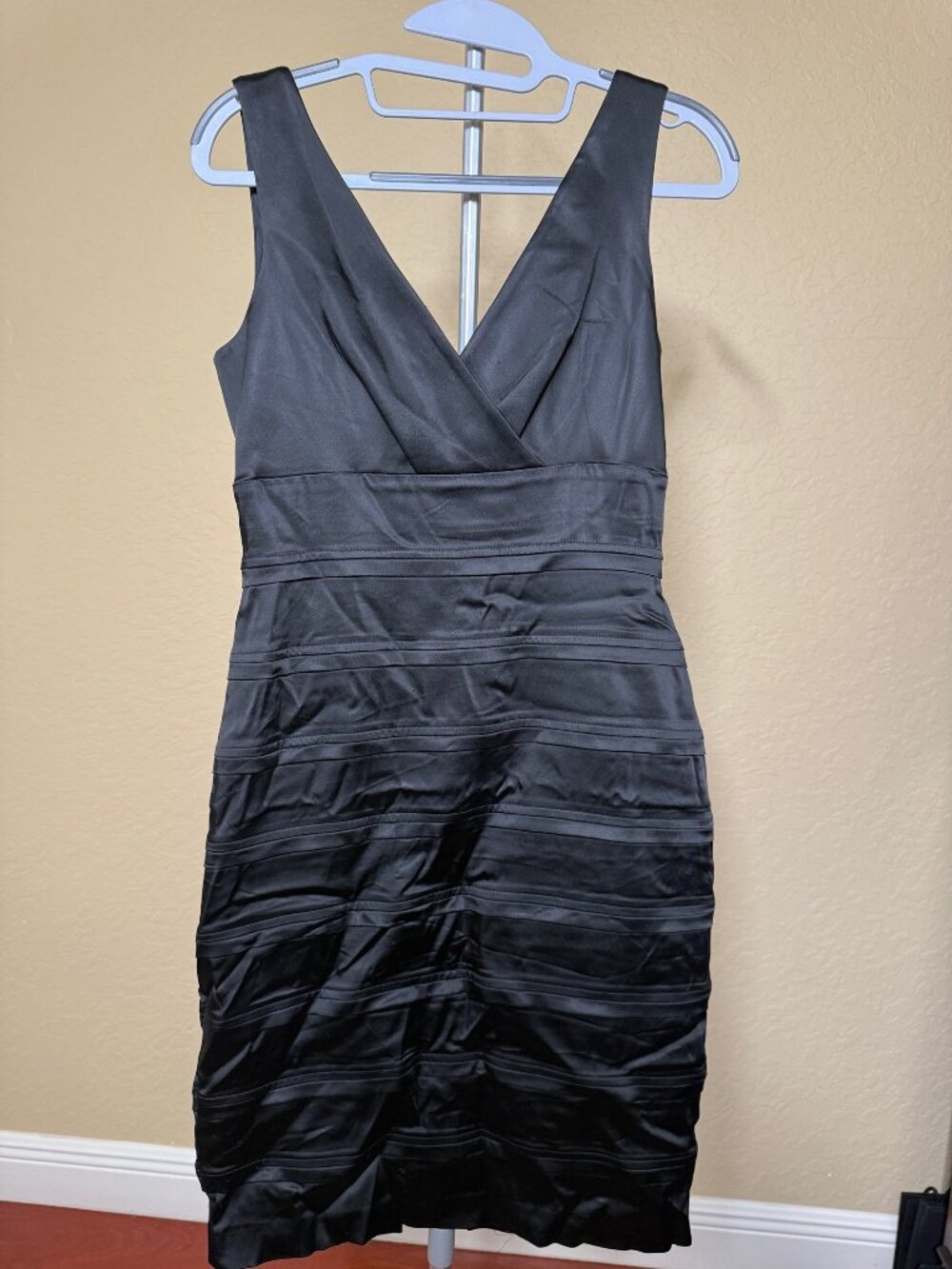 Calvin Klein Black Satin Pleated Tiered V Neck Cocktail Sheath Dress Size 6